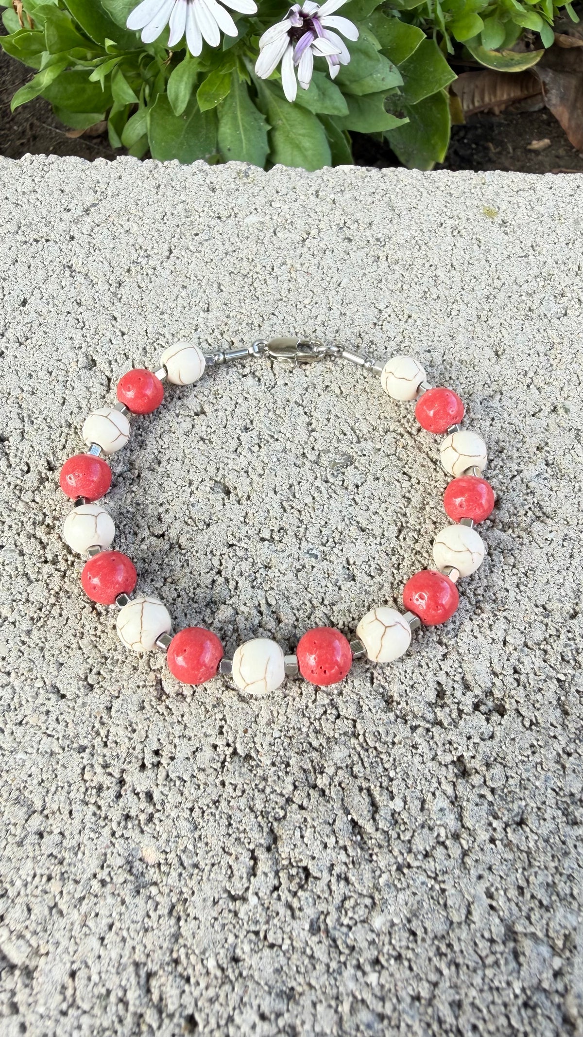 Coral y Howlita Pulsera de la Vitalidad 